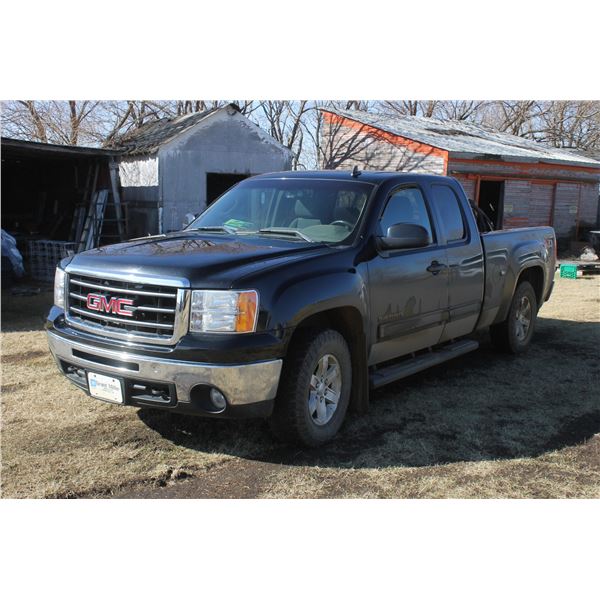 2011 GMC Sierra, 4x4, V8 Auto, quad door, 239 287 Km, 265-17 tires