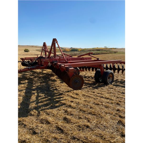 Hutchmaster, 27ft -disc c/w scrapers, double WING, smooth blades, approx. 21inch