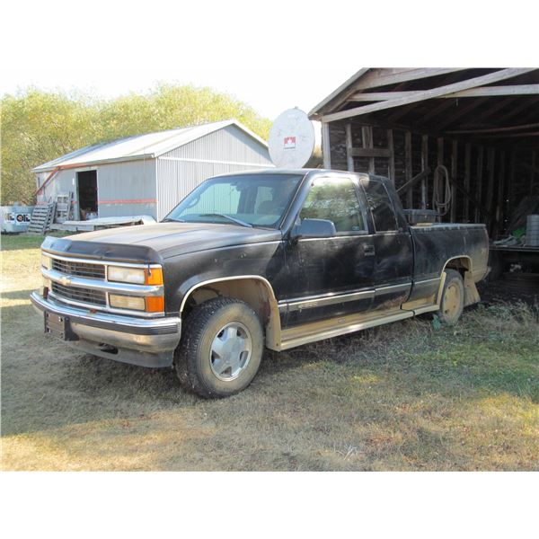 1998 Chev Z71, 4wd, 3 door, black, 252 000 Km, #1GCEK19ROWR161377 (motor runs and drives, some elect