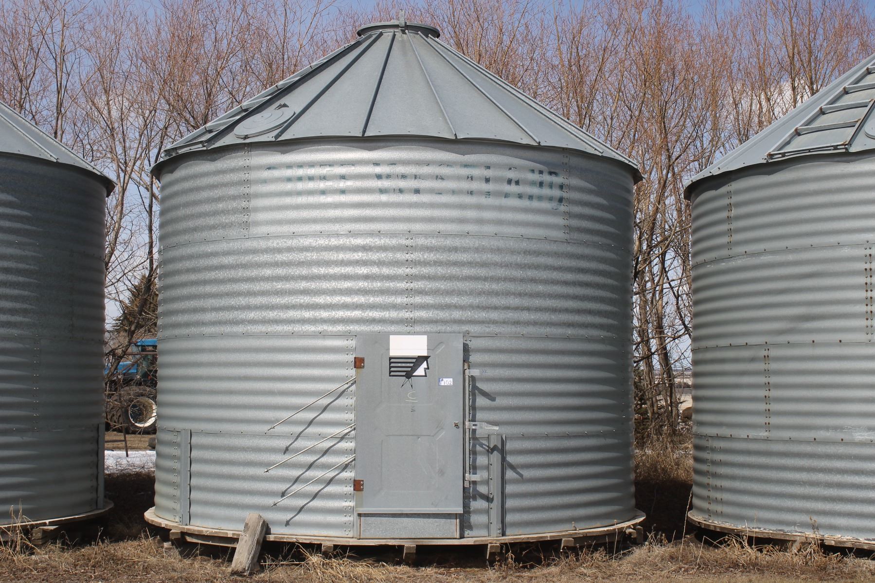 4 Ring Chief Westland grain bin (good floor) All bins to be removed by