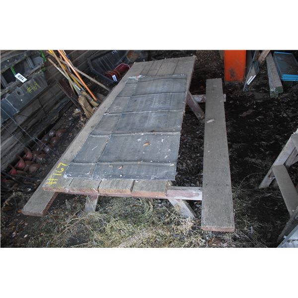 Picnic table