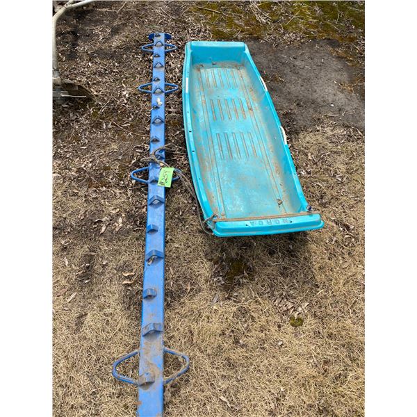 Blue sled and blue bar for game fence