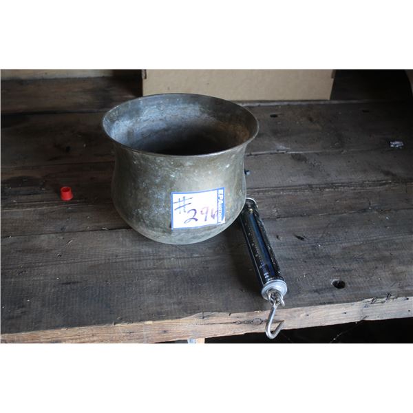 Spittoon & 25 Kg scale