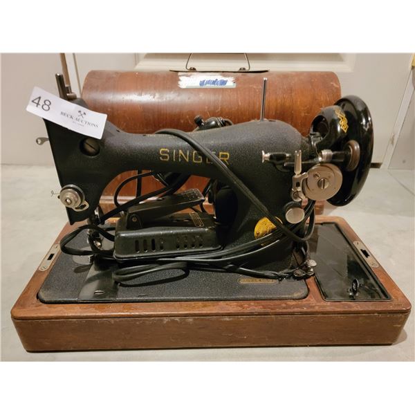 A Stunning Antique Sewing Machine By Singer, Complete With Wooden Case.