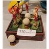 Image 3 : A Golf-Themed Tic-Tac-Toe Game(Ceramic)/Nice Golf-Themed Clock/Charming Wooden Toucan Ornament