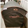 Image 2 : A Charming Vintage Trunk