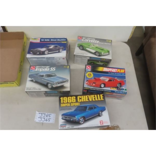 5 Model Kits: '92 Camaro- Sealed, '57 Vette, '64 Impala SS, '67 Chevelle, '65 Vette- 1:24 +  1:25 Sc