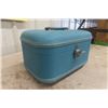 Image 2 : Vintage Blue Ladies Travel Make Up Case with Keys