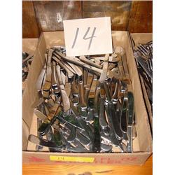BOX OF BUTTER KNIVES