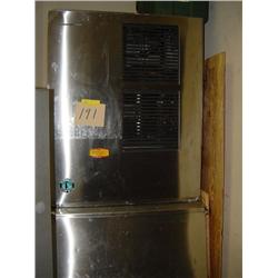 HOSHIZAKI CUBE ICE MAKER, MOD. KM-800 MWB; SN A00G50