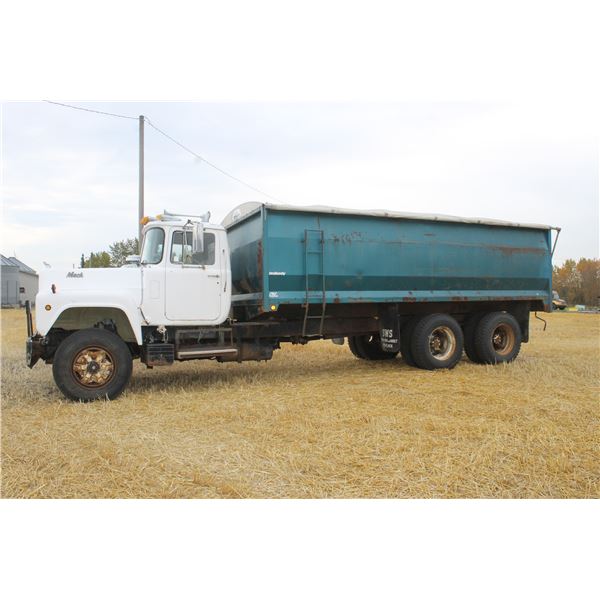 1985 Mack Tandem Grain Truck, 20' box with silage end gate, Roll Tarp, New Back rubber, Mack 300 eng
