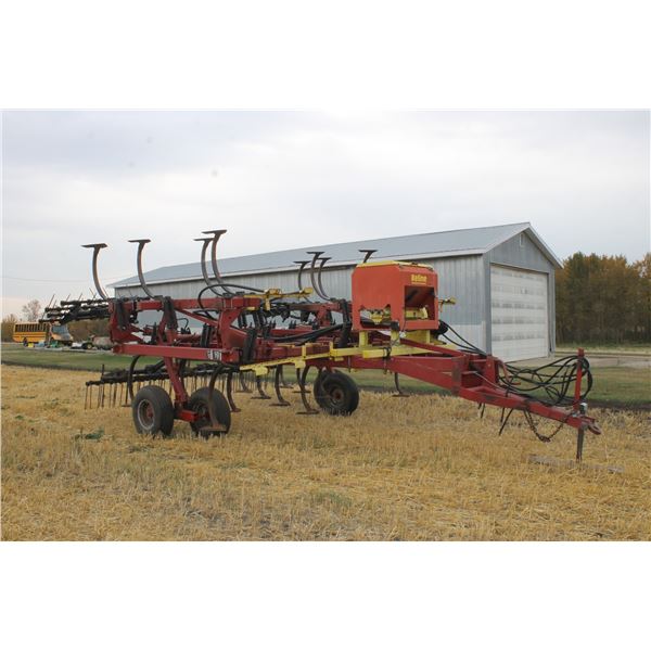 Case IH 5700 Chisel Plow ,High lift, 21' C/W Beline 816 Granular Applicator, 4 Bar Bourgault Heavy T