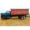 Image 21 : 1975 Chev C65 3 Ton Grain Truck, 15' Wooden Box, Hoist, Roll Tarp ,366 V8, 5&2 speed, 97663 Miles SN