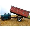 Image 4 : 1975 Chev C65 3 Ton Grain Truck, 15' Wooden Box, Hoist, Roll Tarp ,366 V8, 5&2 speed, 97663 Miles SN