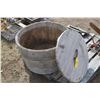 Image 1 : Wooden barrel c/w lid