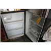Image 3 : Frigidaire fridge