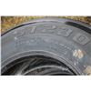 Image 2 : 4- 11R24.5 tires (used)