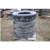 Image 2 : 4- 11R24.5 tires (used)