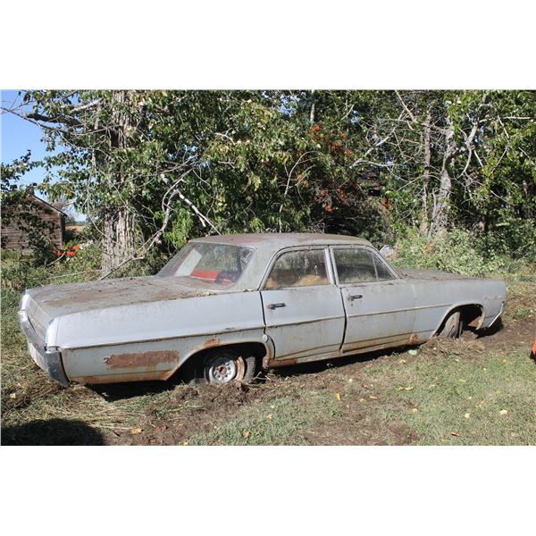 1964 Pontiac Strato Chief, 4 door sedan, 6 cyl, 3 spd, was running when parked in 1987 Fair Body. (A