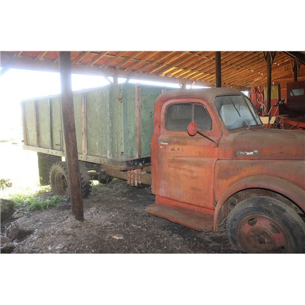 Approx 1948 Fargo 2 Ton, 6 Cyl 4&2spd c/w 12 Box & 2 Cyl Hoist. Was running when parked under the sh