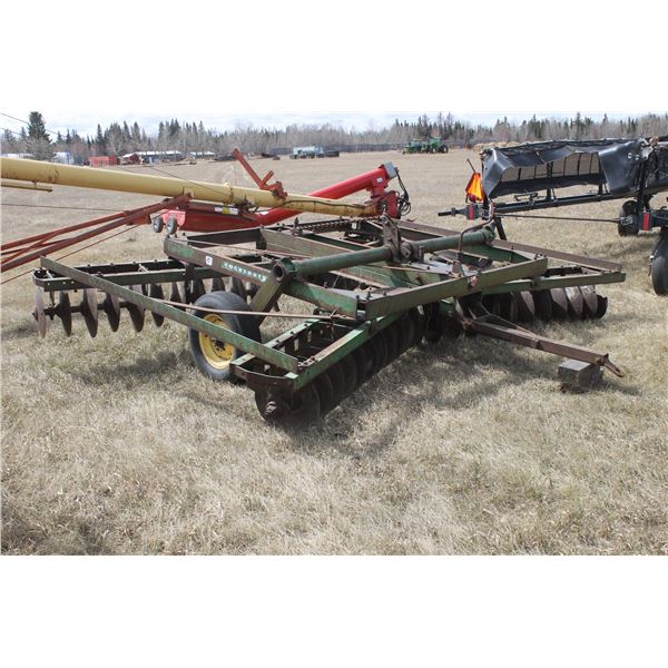 Cockshutt 16' disc, 18" blades