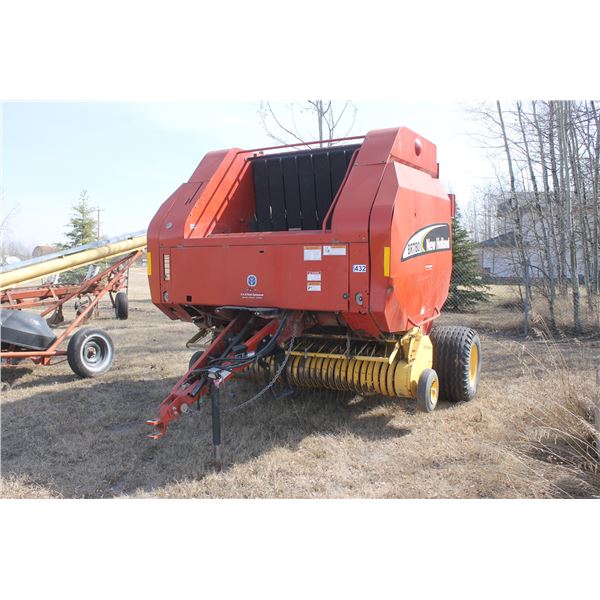NH BR 780 round baler, extra sweep, c/w monitor, Approx. 20,000 bales, belts were relaced, new chai