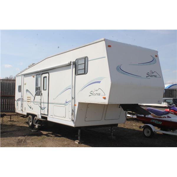 1999 Forest River Sierra 27' 5th wheel trailer, 1- slide, rear kitchen, spacious bathroom, full show