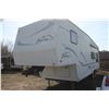 Image 9 : 1999 Forest River Sierra 27' 5th wheel trailer, 1- slide, rear kitchen, spacious bathroom, full show