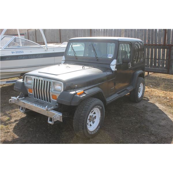 Jeep Laredo 4x4, 5 spd L4, showing 169403 km, runs, needs clutch work, #2BCCU8146JB546000