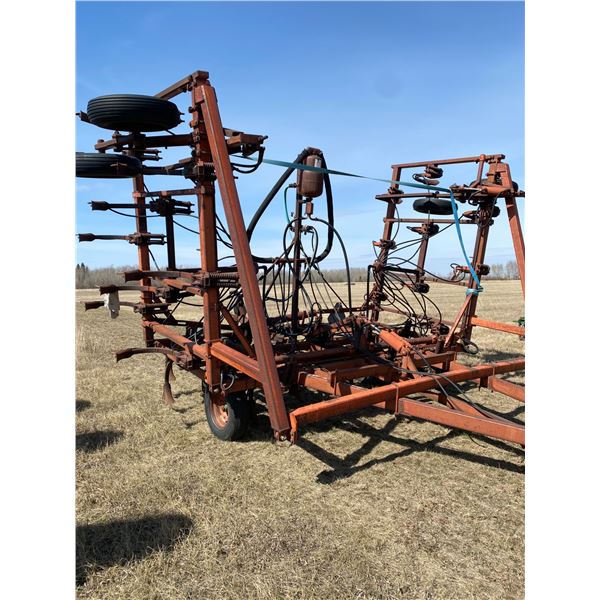 CCIL cultivator, approx. 38', rear hitch c/w flow kit