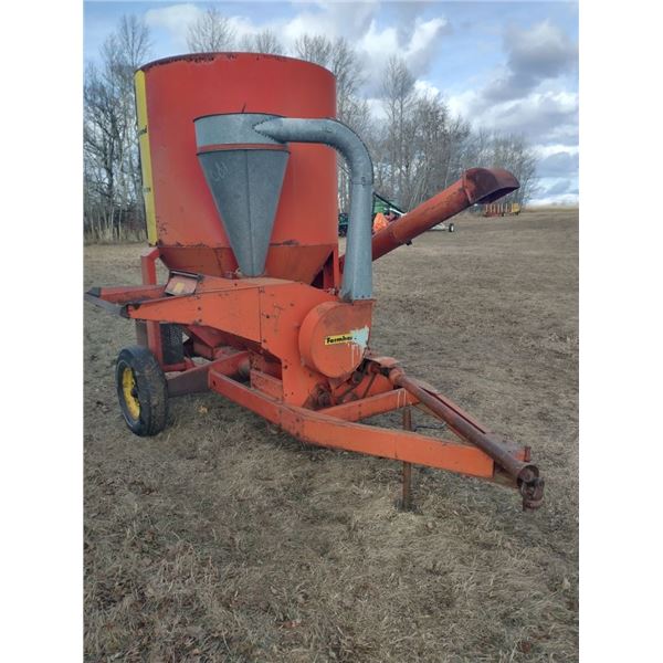 Farm hand grinder mixer (selling off site at Elk Point Area, PH (780)645-9520 or (780)724-3848)