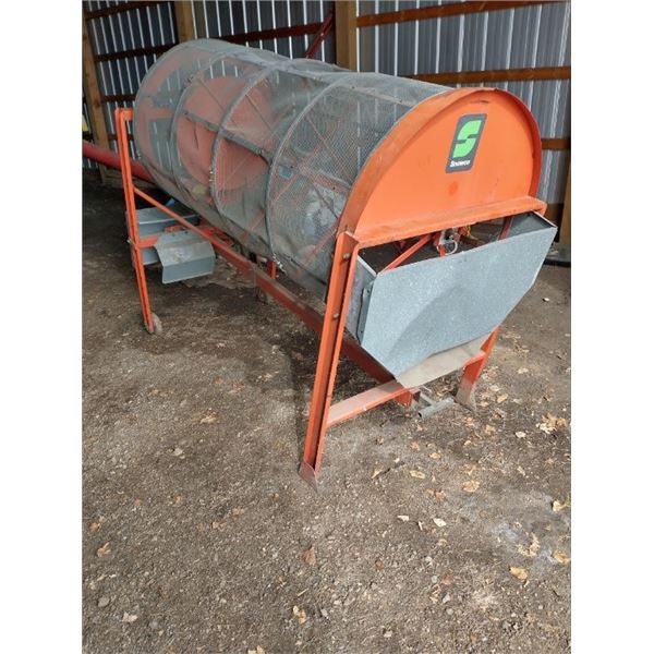 Snowco grain cleaner (selling off site at Elk Point Area, PH (780)645-9520 or (780)724-3848)