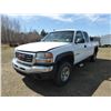 Image 4 : 2007 GMC 2500 ext. cab, 4x4 V8 auto, showing 164,164 Km, 5th wheel rails, #1GTHK29U67E117092, runs n