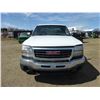 Image 5 : 2007 GMC 2500 ext. cab, 4x4 V8 auto, showing 164,164 Km, 5th wheel rails, #1GTHK29U67E117092, runs n