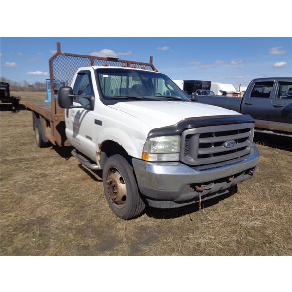 2004 Ford F450, power stroke, auto, shows 306,755 Km, 12' wood-steel deck, 225/70R 19.5 tires, VIN.1