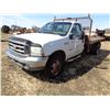 Image 2 : 2004 Ford F450, power stroke, auto, shows 306,755 Km, 12' wood-steel deck, 225/70R 19.5 tires, VIN.1