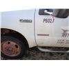 Image 3 : 2004 Ford F450, power stroke, auto, shows 306,755 Km, 12' wood-steel deck, 225/70R 19.5 tires, VIN.1
