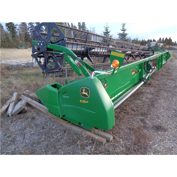 2010 JD 635 Hydra Flex header, SN. 1H00635FCA0736015 (PH Terry (780) 907-4064) Location 4.1 Km North