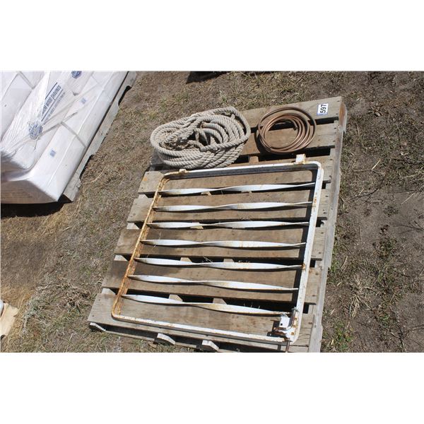 Metal gate 32"x 30" copper tube, rope