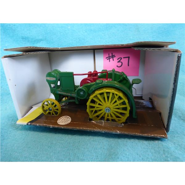 1/32 JD Waterloo Boy