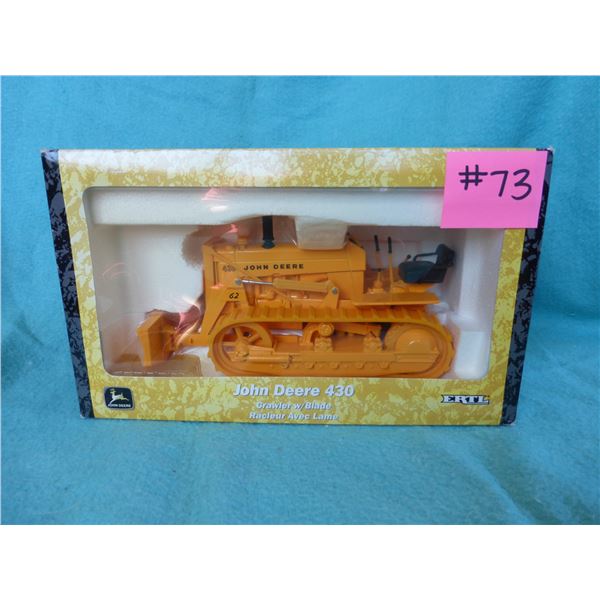 1/16 JD 430 Crawler with blade