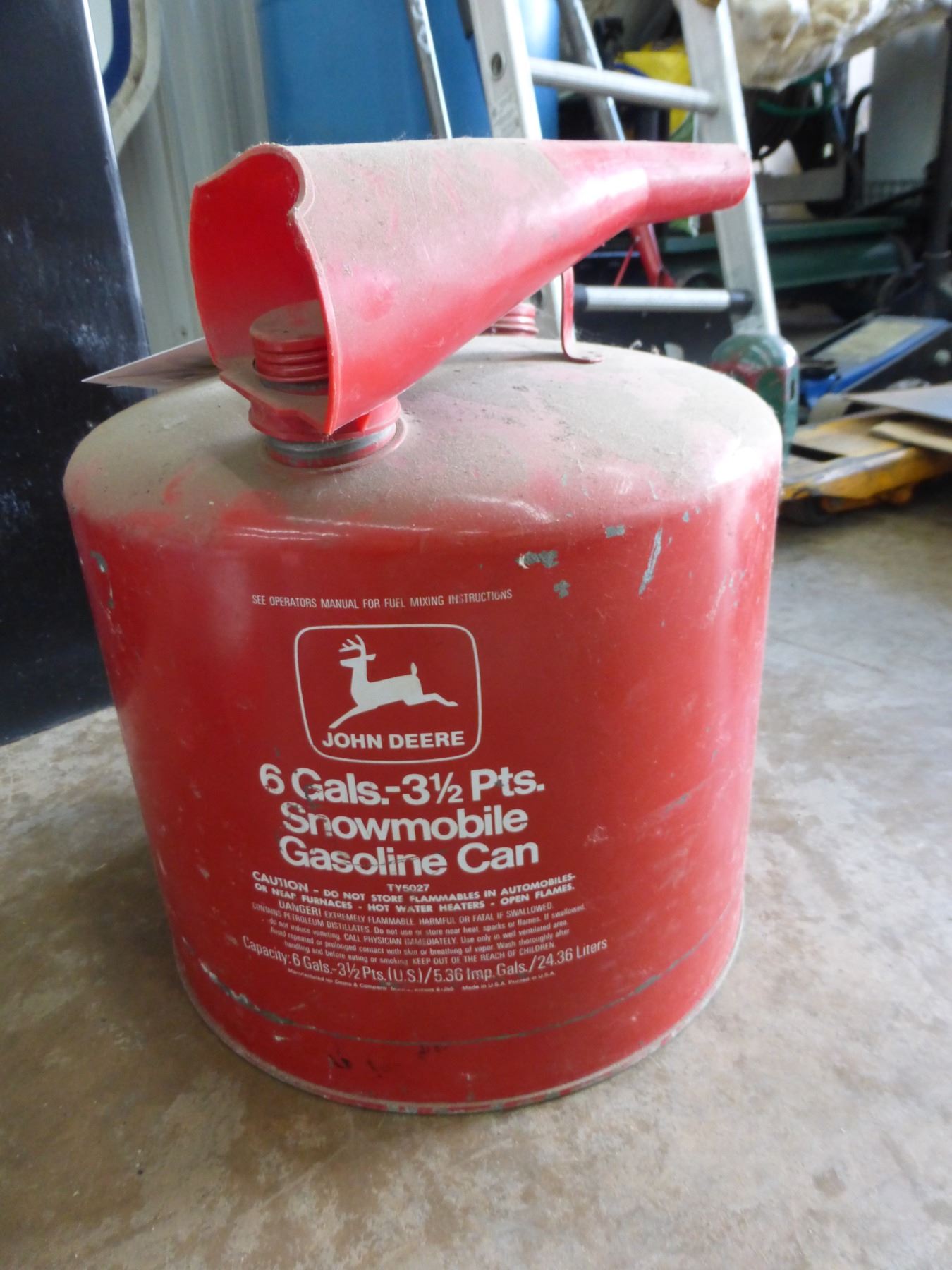 JD 6-gal gas pail