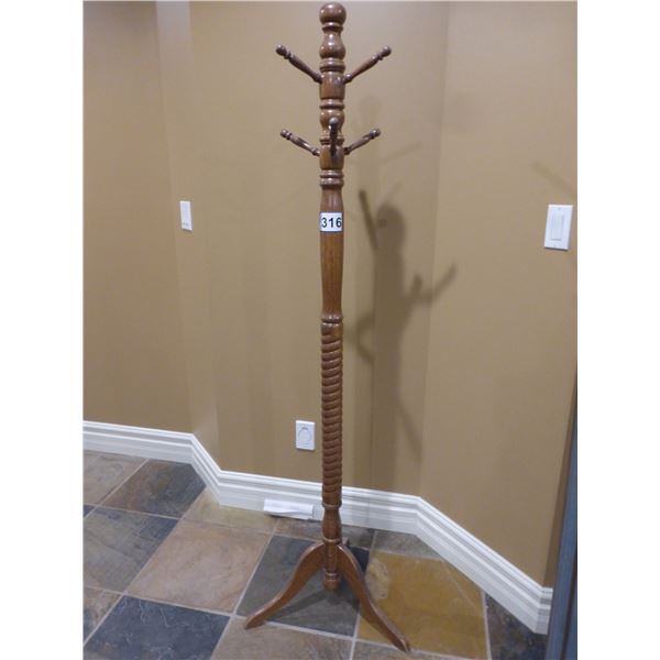 Wooden coat tree