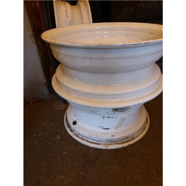 Qty of wheels- 16" 8-bolt, 16" 6-bolt and 15" 5-bolt