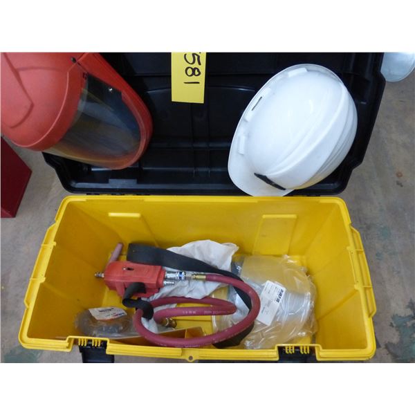 Sand blasting helmet & access.