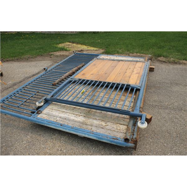 Blue stall gate, approx. 115" x 83"