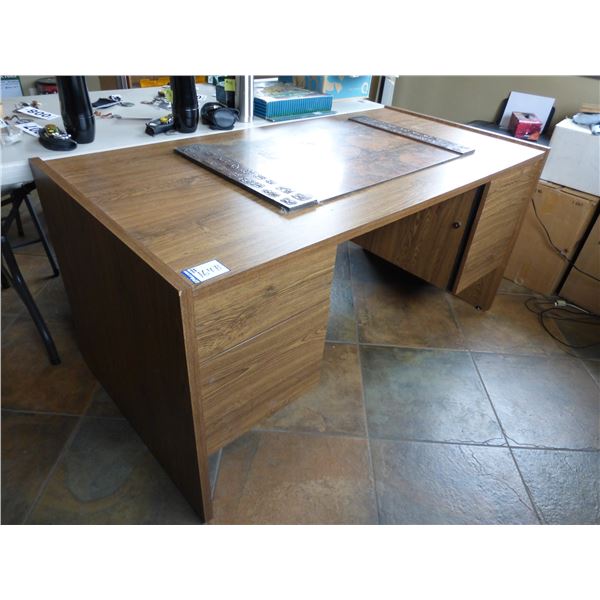 Office desk, 60"L x 29"H x 30"D