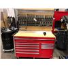 Image 2 : INTERNATIONAL MOBILE 10 DRAWER WORK BENCH 56" X 25" X 38.5"