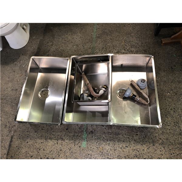 Lot of 4 Industrial Kitchen Grade Sinks Measures 29in W x 17in D & 18in W x 14 1/2in D