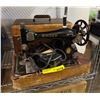 Image 1 : Vintage Sewing Machine